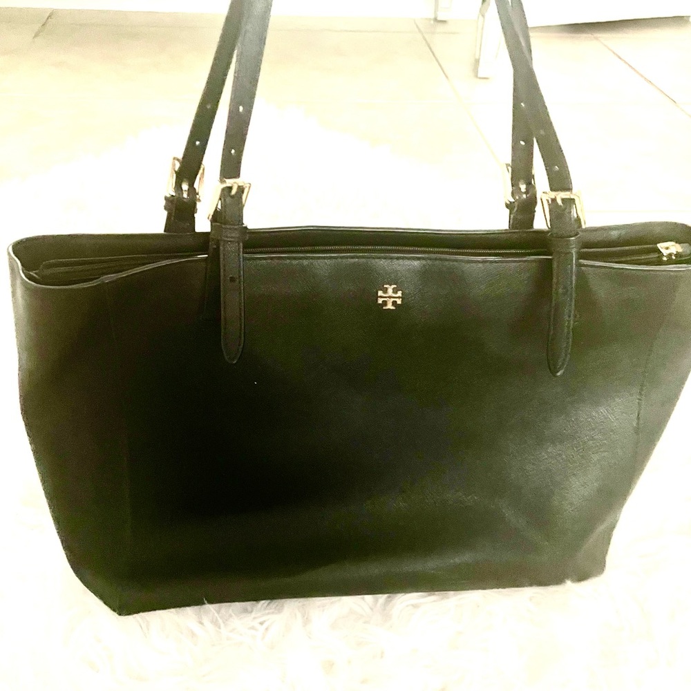 Tory Burch . Lightly used . Tote bag